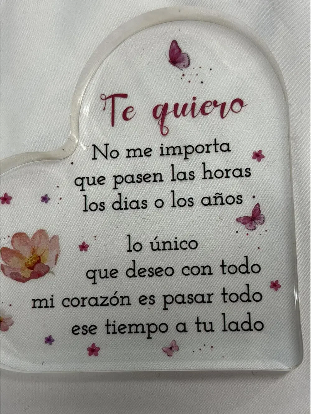 Heart-Shaped Decorative Plaque with Spanish Love Quote